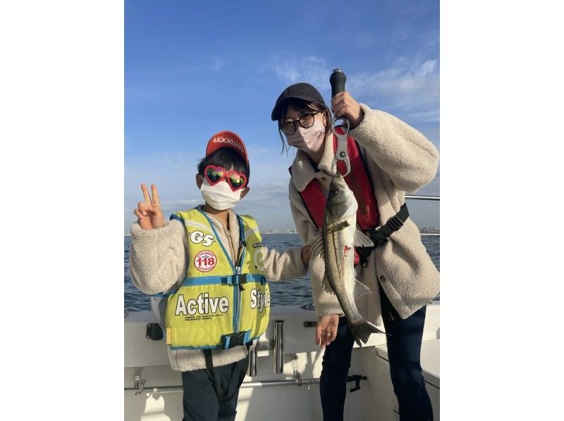 【都内駅チカ／浅草駅.築地駅.勝どき駅 】家族や仲間だけの &ldquo;完全貸切" フルレクチャーで安心！手ぶらで船釣りを楽しもう！の紹介画像