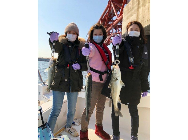 【都内駅チカ／浅草駅.築地駅.勝どき駅 】家族や仲間だけの &ldquo;完全貸切" フルレクチャーで安心！手ぶらで船釣りを楽しもう！の紹介画像