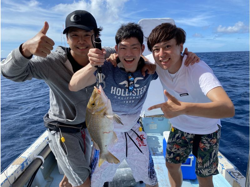 卒業旅行割引【石垣島・3時間】狙うは高級魚！！初心者も船長が完全サポート！半日船釣りコース【レンタル無料・手ぶらでOK】の紹介画像