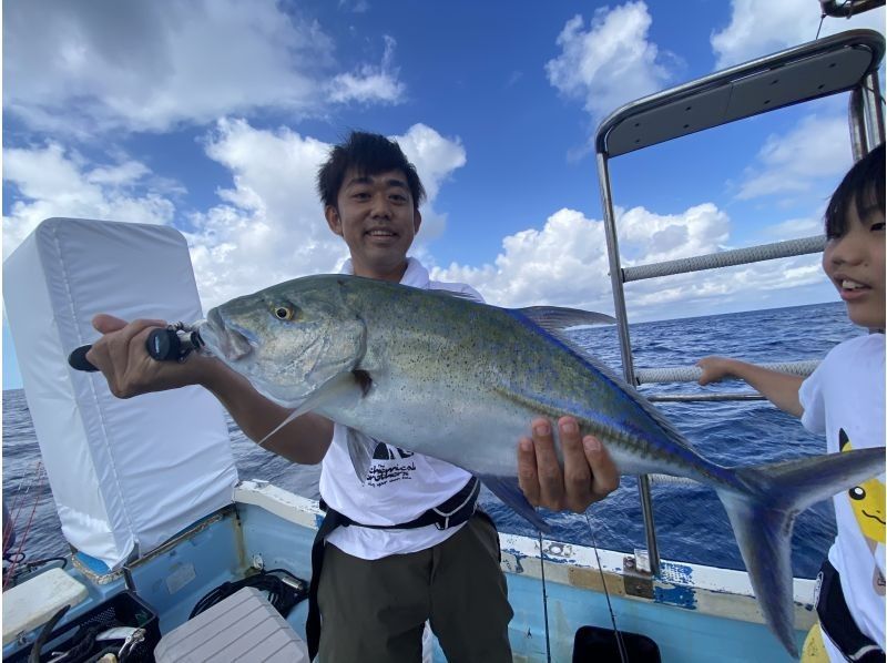 卒業旅行割引【石垣島・3時間】狙うは高級魚！！初心者も船長が完全サポート！半日船釣りコース【レンタル無料・手ぶらでOK】の紹介画像