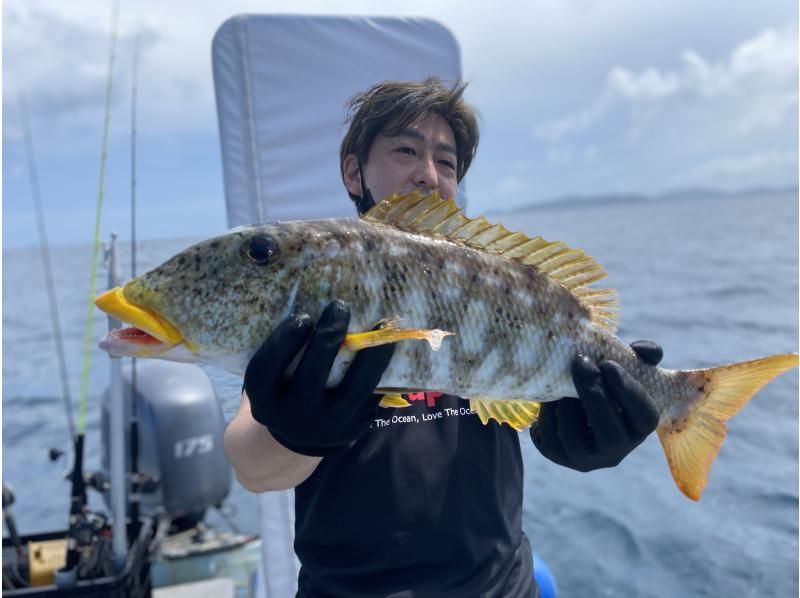 卒業旅行割引【石垣島・3時間】狙うは高級魚！！初心者も船長が完全サポート！半日船釣りコース【レンタル無料・手ぶらでOK】の紹介画像