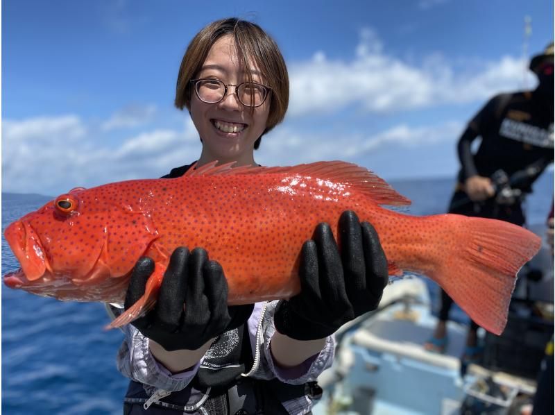 卒業旅行割引【石垣島・3時間】狙うは高級魚！！初心者も船長が完全サポート！半日船釣りコース【レンタル無料・手ぶらでOK】の紹介画像