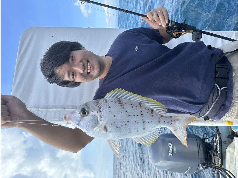 卒業旅行割引【石垣島・3時間】狙うは高級魚！！初心者も船長が完全サポート！半日船釣りコース【レンタル無料・手ぶらでOK】の紹介画像