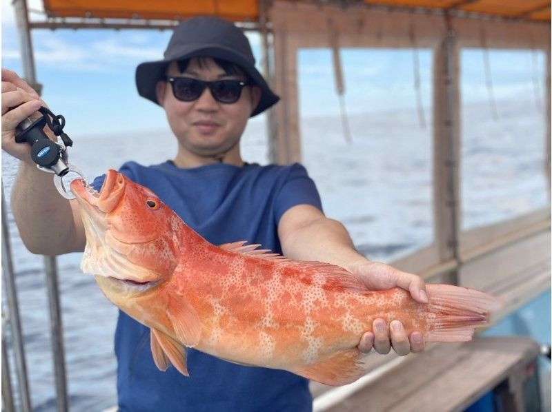 卒業旅行割引【石垣島・3時間】狙うは高級魚！！初心者も船長が完全サポート！半日船釣りコース【レンタル無料・手ぶらでOK】の紹介画像