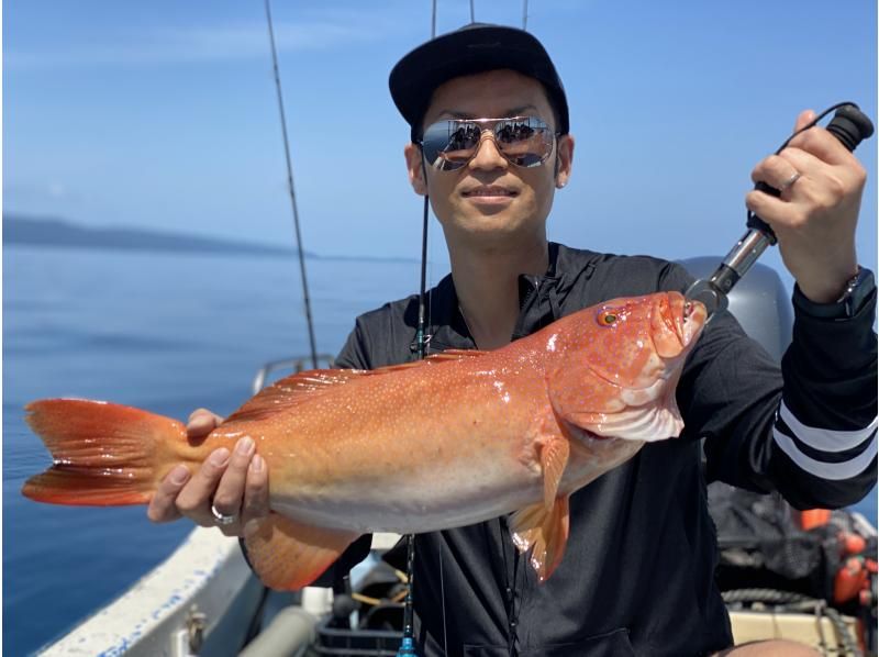 沖縄 石垣島 狙うは高級魚 初心者でも船長が完全サポート 手ぶらでok 半日大物釣りコース 居酒屋で調理可能 His