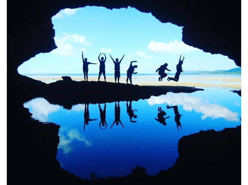 石垣島 当日予約OK ウミガメ割遇率95%ツアー写真無料プレゼント青の洞窟探検＆ウミガメシュノーケル 送迎付きの紹介画像