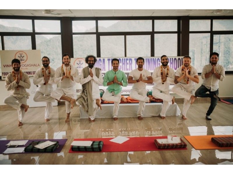 [ONLINE experience] Yoga lessons taught by an international award-winning yoga master / Live streaming from Rishikesh, the sacred place of yoga / Private / Japanese interpreter availableの紹介画像