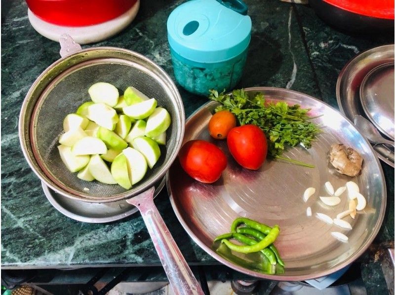 [Learn authentic Indian food] ONLINE curry cooking class Summer vegetable curry / Private / Cooking / Live broadcast from Indiaの紹介画像