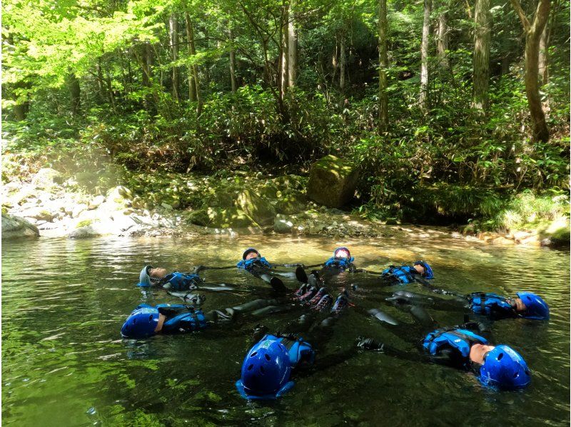 【広島・湯来温泉】シャワークライミング、半日コース！広島市街地から車で1時間の秘境で行う大冒険。の紹介画像