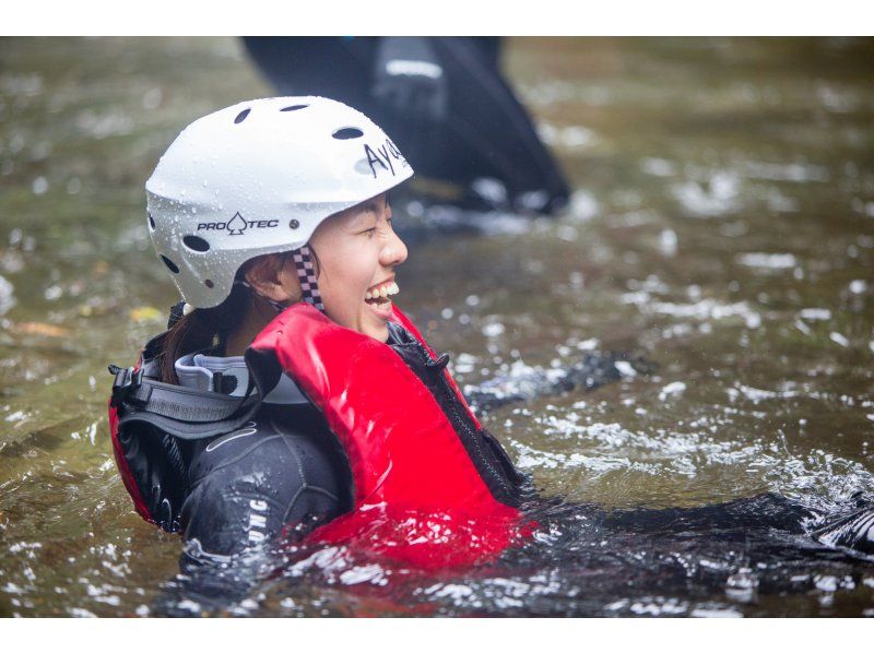 【広島・湯来温泉】シャワークライミング、半日コース！広島市街地から車で1時間の秘境で行う大冒険。の紹介画像