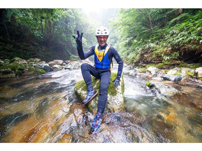 【広島・湯来温泉】シャワークライミング、半日コース！広島市街地から車で1時間の秘境で行う大冒険。の紹介画像