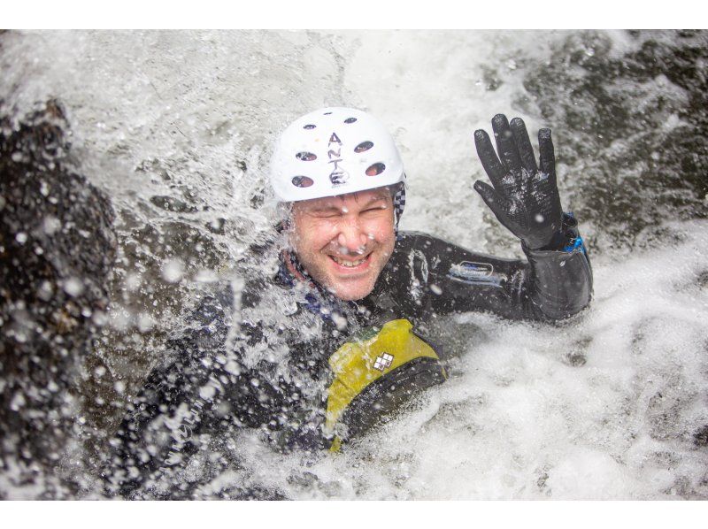 【広島・湯来温泉】シャワークライミング、半日コース！広島市街地から車で1時間の秘境で行う大冒険。の紹介画像