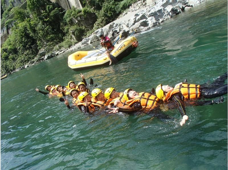 [Shikoku Yoshino River] A great experience for the whole family! Family Rafting Kochi Exciting Course OK for ages 5 and up Free photo gift!の紹介画像