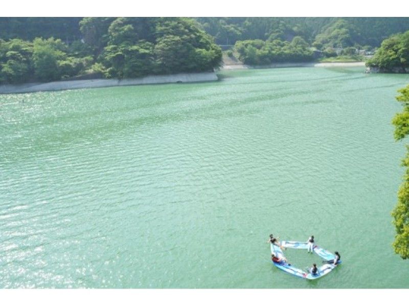 【神奈川・丹沢】小学生からOK！レンタル全て無料！美しい丹沢湖の上をSUPでのんびりクルージング！の紹介画像