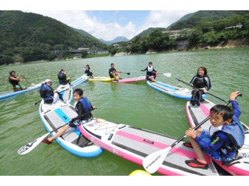 【카나가와 · 탄자】 초등학생부터 OK의 SUP 투어! 아름다운丹沢湖위를 한가로이 크루징!の紹介画像