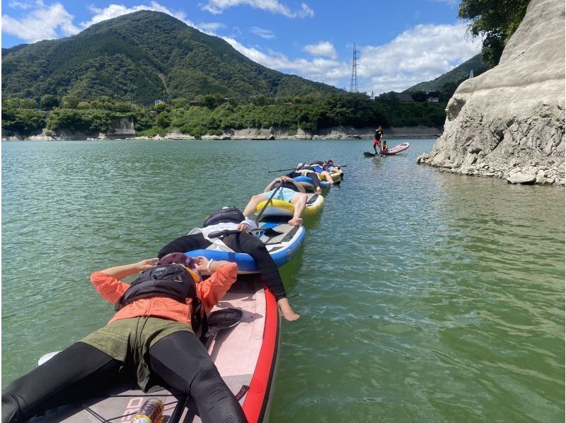 [Kanagawa / Tanzawa] Elementary school students are OK! All rentals are free! Relaxing cruising on the beautiful Lake Tanzawa with SUP!の紹介画像