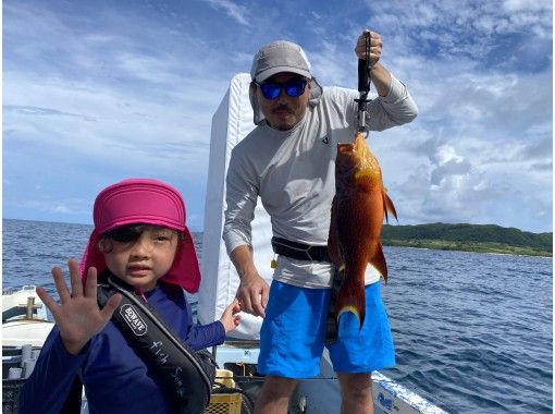 沖縄県 石垣島 五目釣りで たくさんの種類の派手な魚を釣っちゃおう 1日 アクティビティジャパン