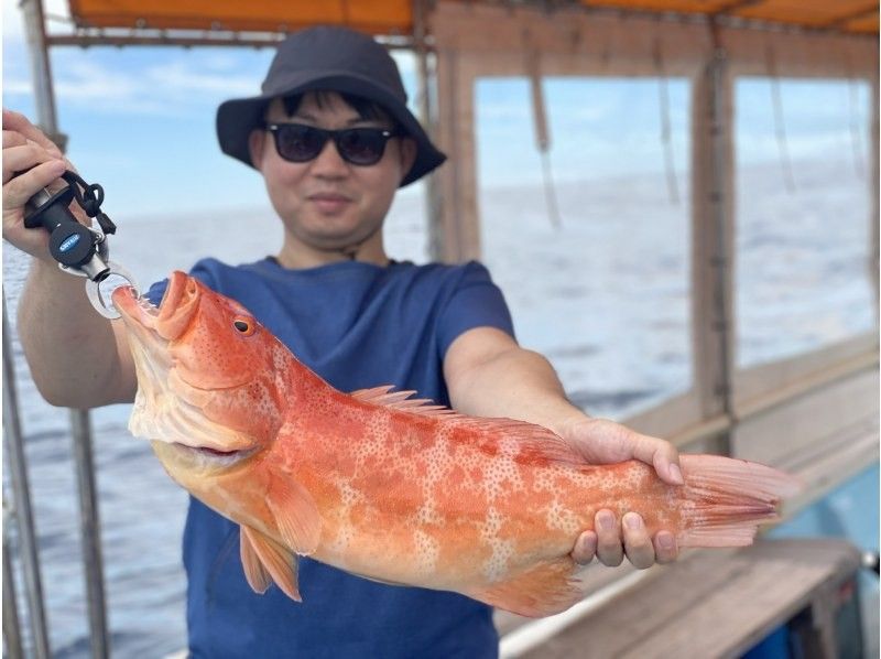 【石垣島・7.5時間】狙うは高級魚！！初心者も船長が完全サポート！1日船釣りコース【レンタル無料・手ぶらでOK・居酒屋手配】の紹介画像