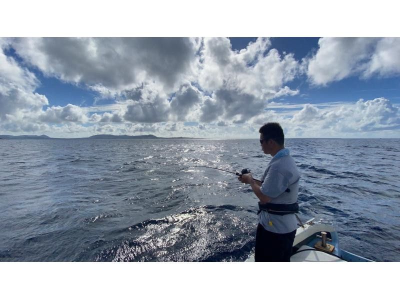 【石垣島・7.5時間】狙うは高級魚！！初心者も船長が完全サポート！1日船釣りコース【レンタル無料・手ぶらでOK・居酒屋手配】の紹介画像