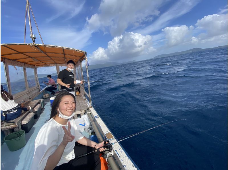 【石垣島・7.5時間】狙うは高級魚！！初心者も船長が完全サポート！1日船釣りコース【レンタル無料・手ぶらでOK・居酒屋手配】の紹介画像