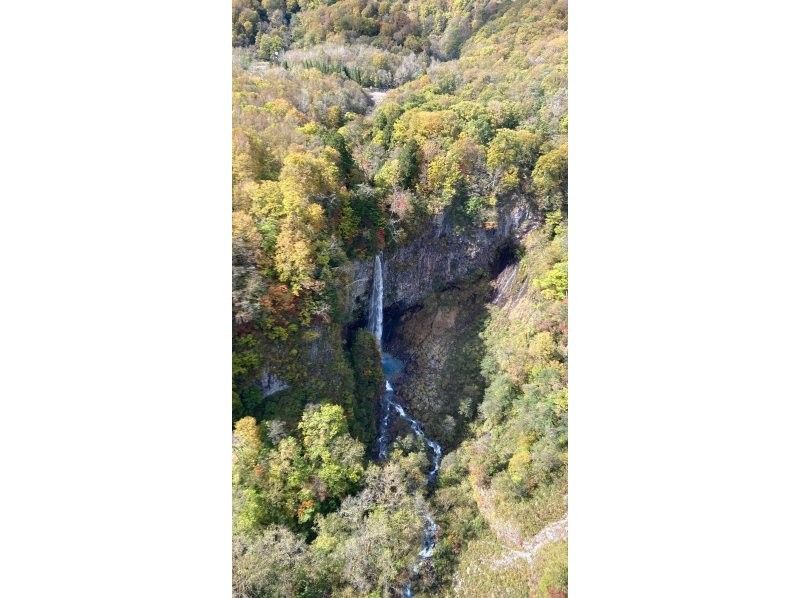 【岐阜・世界遺産白川郷】空から観光！紅葉の白山ヘリコプター遊覧飛行（3名12分コース）の紹介画像