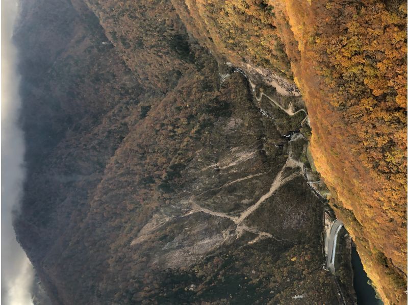 【岐阜・世界遺産白川郷】空から観光！紅葉の白山ヘリコプター遊覧飛行（2名12分コース）の紹介画像