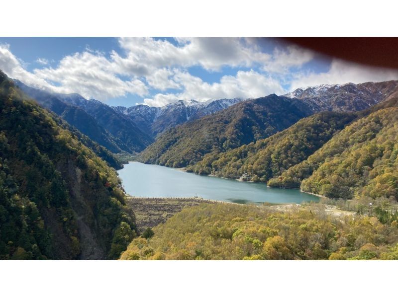 [Gifu / World Heritage Shirakawa-go] Sightseeing from the sky! Hakusan helicopter sightseeing flight of autumn leaves (3 people 6 minutes course)の紹介画像