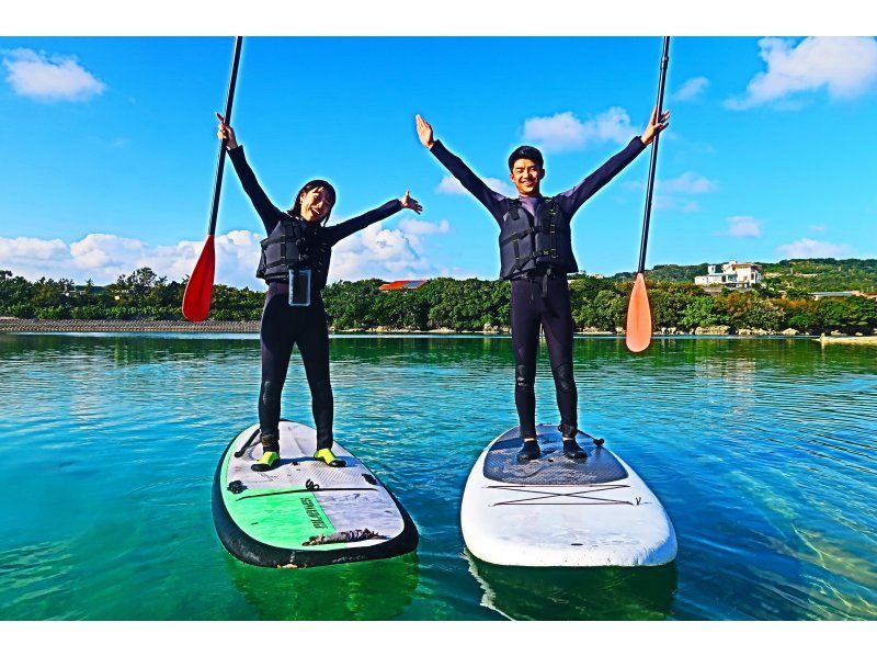 [Okinawa, Ojima] "Only one group" fully chartered guide ☆ SUP experience cruising on a remote island that can be reached by car, high-quality camera photos as a gift! Over 1,000 people experienced it last year!の紹介画像