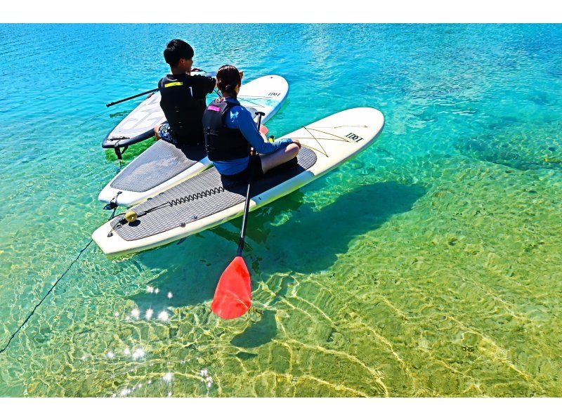 [Okinawa, Ojima] "Only one group" fully chartered guide ☆ SUP experience cruising on a remote island that can be reached by car, high-quality camera photos as a gift! Over 1,000 people experienced it last year!の紹介画像
