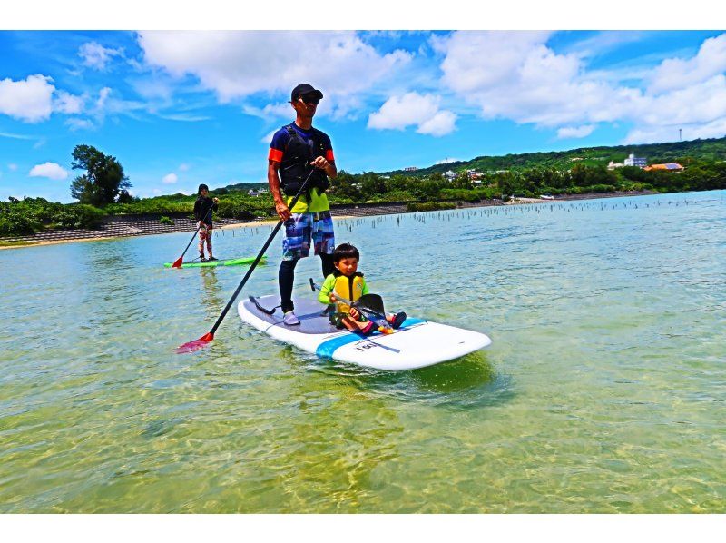 [Okinawa, Ojima] "Only one group" fully chartered guide ☆ SUP experience cruising on a remote island that can be reached by car, high-quality camera photos as a gift! Over 1,000 people experienced it last year!の紹介画像