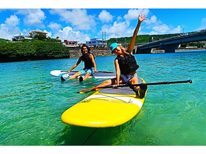 [Okinawa Oujima] "Only one group" Complete charter system ☆ Happy private tour! SUP experience cruising on a remote island that can be reached by car, high-quality camera photo gift!の紹介画像