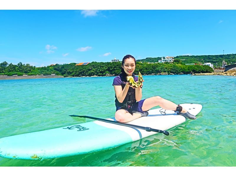 [Okinawa Oujima] "Only one group" Complete charter system ☆ Happy private tour! SUP experience cruising on a remote island that can be reached by car, high-quality camera photo gift!の紹介画像