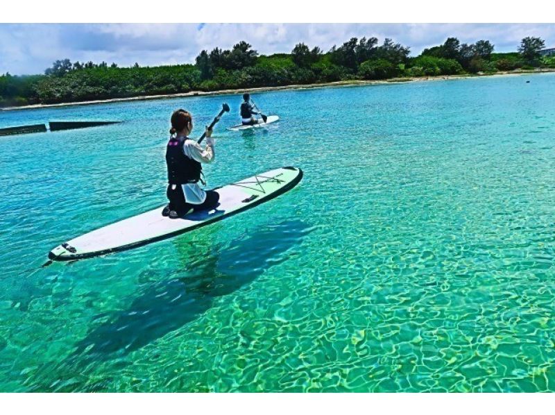 【沖縄・奥武島】“1組のみ”ガイド完全貸切☆車で行ける離島でSUP体験クルージング、高画質カメラの写真プレゼント！昨年1000人以上が体験！の紹介画像