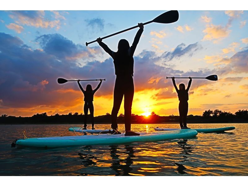 【沖縄・奥武島】&ldquo;1組のみ&rdquo;ガイド完全貸切☆車で行ける離島でサンセットSUP体験☆撮影した写真・動画を全てプレゼント！器材レンタル無料！の紹介画像