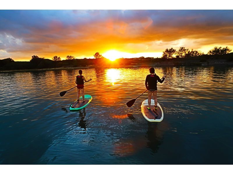 【沖縄・奥武島】&ldquo;1組のみ&rdquo;ガイド完全貸切☆車で行ける離島でサンセットSUP体験☆撮影した写真・動画を全てプレゼント！器材レンタル無料！の紹介画像