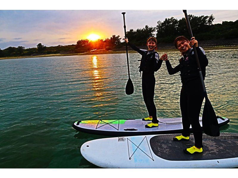 【沖縄・奥武島】&ldquo;1組のみ&rdquo;ガイド完全貸切☆車で行ける離島でサンセットSUP体験☆撮影した写真・動画を全てプレゼント！器材レンタル無料！の紹介画像