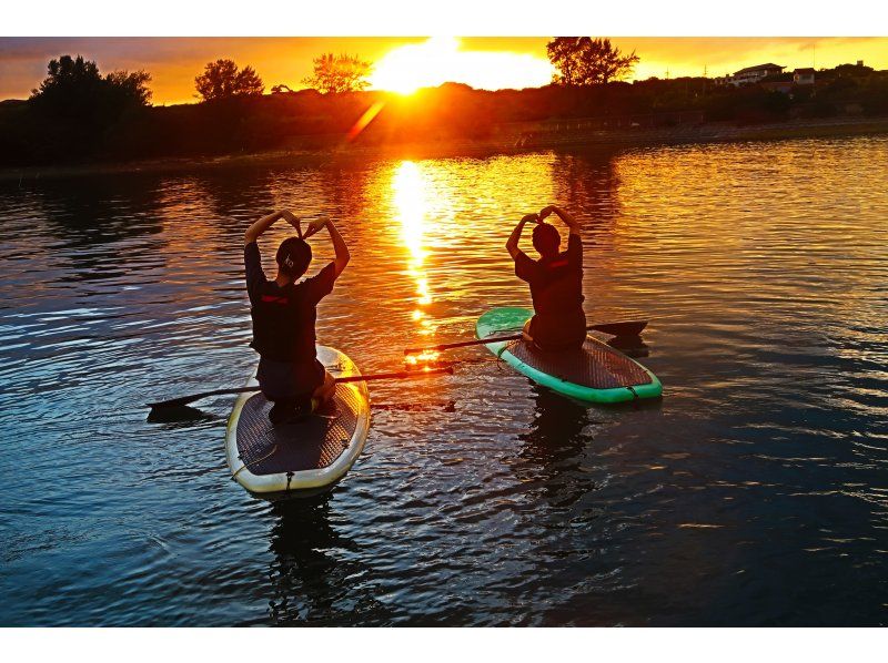 【沖縄・奥武島】&ldquo;1組のみ&rdquo;ガイド完全貸切☆車で行ける離島でサンセットSUP体験☆撮影した写真・動画を全てプレゼント！器材レンタル無料！の紹介画像