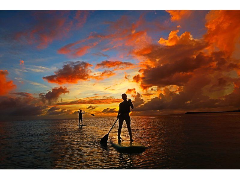 【沖縄・奥武島】&ldquo;1組のみ&rdquo;ガイド完全貸切☆車で行ける離島でサンセットSUP体験☆撮影した写真・動画を全てプレゼント！器材レンタル無料！の紹介画像