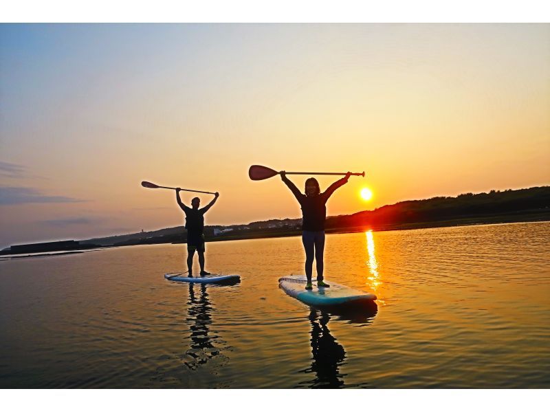 【沖縄・奥武島】&ldquo;1組のみ&rdquo;ガイド完全貸切☆車で行ける離島でサンセットSUP体験☆撮影した写真・動画を全てプレゼント！器材レンタル無料！の紹介画像