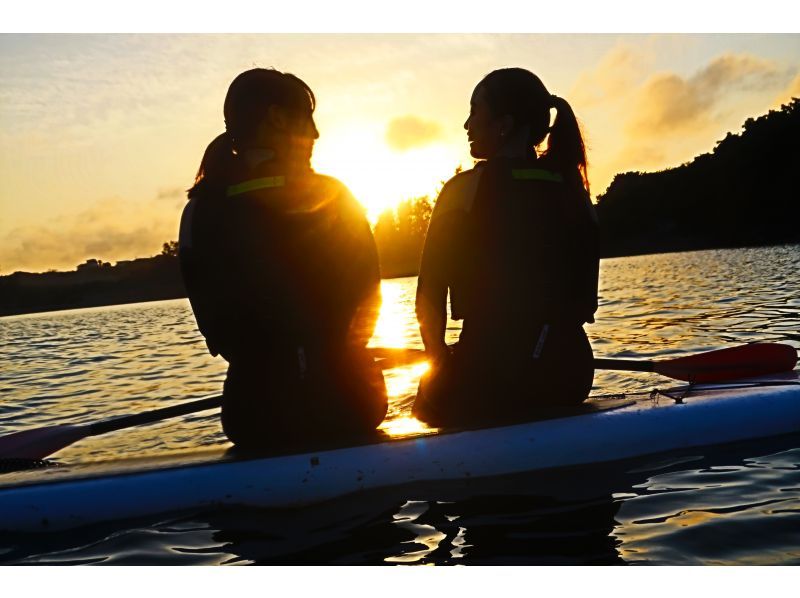 【沖縄・奥武島】&ldquo;1組のみ&rdquo;ガイド完全貸切☆車で行ける離島でサンセットSUP体験☆撮影した写真・動画を全てプレゼント！器材レンタル無料！の紹介画像