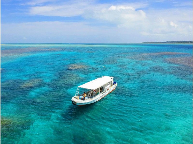 [Departing from Okinawa, Ishigaki Island, Remote Island Terminal] A plan for those who want to enjoy the sea! Landing on a phantom island, snorkeling, and boat fishing experience *Children are welcome to participateの紹介画像