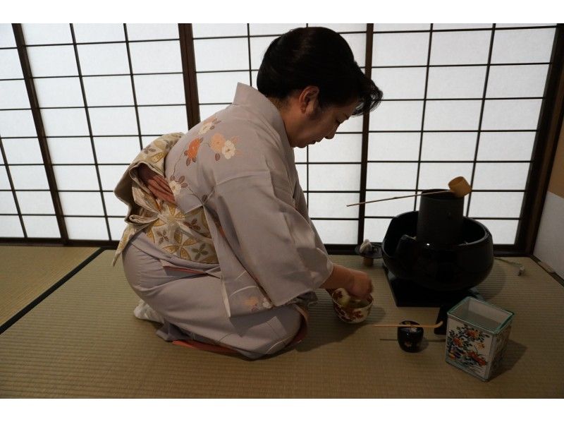 毫無疑問，它將在Instagram上看起來很棒！ [東京/淺草]身穿和服的成熟茶室讓您輕鬆享受茶道體驗，孩子們也可以體驗！の紹介画像