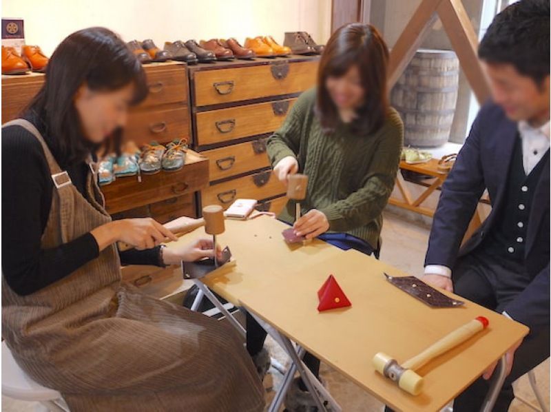 【愛知・名古屋】靴職人のレザークラフト教室「革のブックカバー作り」★1人参加、初心者歓迎（当日予約可）の紹介画像