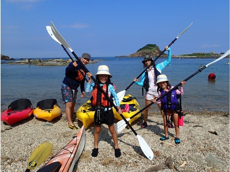 [ชิซูโอกะ·ชิโมดะ】ผู้ปกครองเด็ก (มีส่วนลดสำหรับนักเรียนชั้นประถม!) ·จับคู่กัน! ครอบครัวพายเรือคายัก(Sea Kayaking)ประสบการณ์ (หลักสูตรครึ่งวัน)の紹介画像