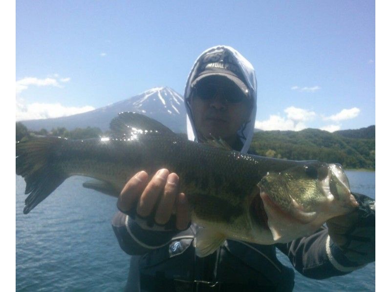 "Kawaguchiko Guide Service" Bass fishing experience Man enjoying