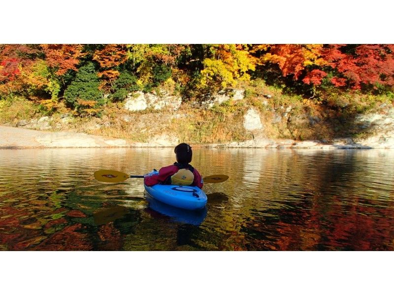 【埼玉・長瀞】絶景の長瀞・岩畳で紅葉狩りを愉しむカヤック体験（半日コース）の紹介画像