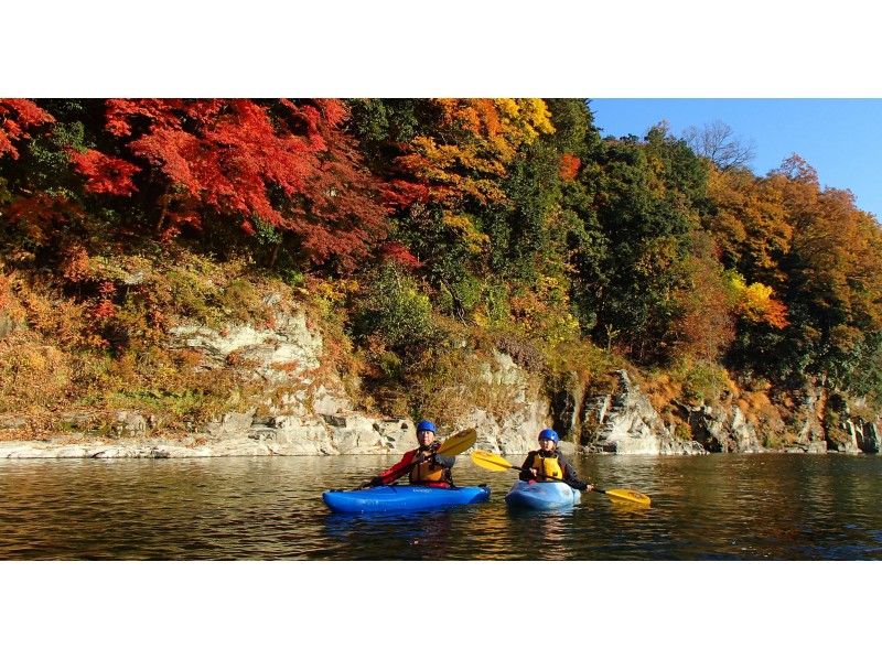 【埼玉・長瀞】絶景の長瀞・岩畳で紅葉狩りを愉しむカヤック体験（半日コース）の紹介画像