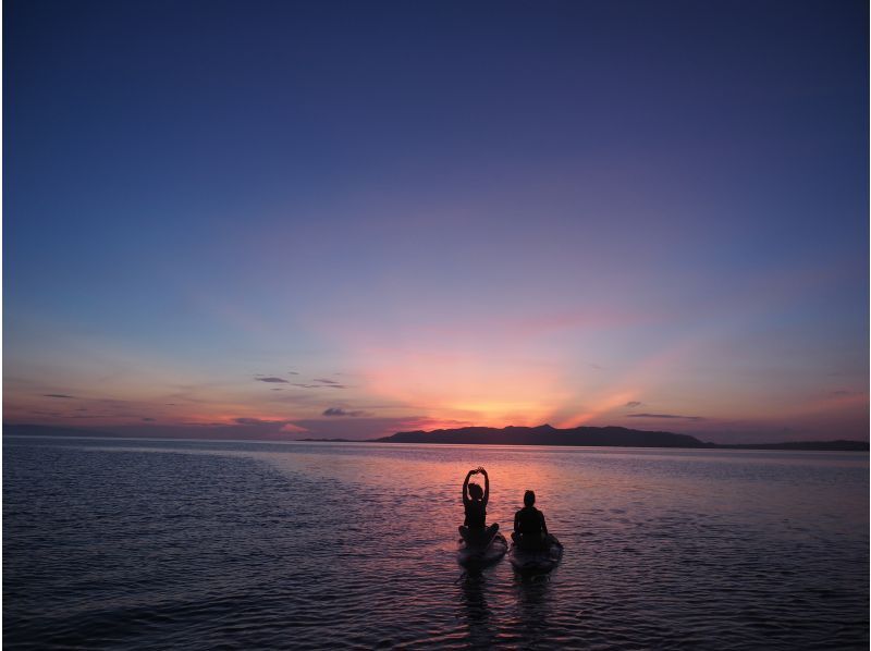 【沖縄・石垣島】青の洞窟とウミガメのシュノーケリング＋夕日と星空のSUP【お得なセット】の紹介画像