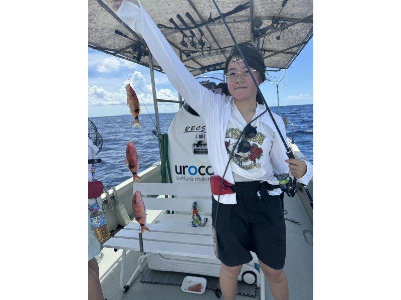 【沖縄・宜野湾】ボートフィッシング！手ぶらでOK！初心者の方でも楽しめる★1日4回開催★の紹介画像