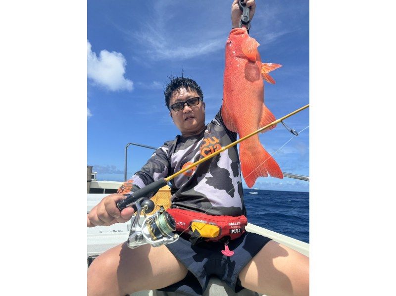 【沖縄・宜野湾】ボートフィッシング！手ぶらでOK！初心者の方でも楽しめる★1日4回開催★の紹介画像